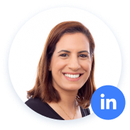 円形のフレームに LinkedIn のロゴが付いた笑顔の女性。